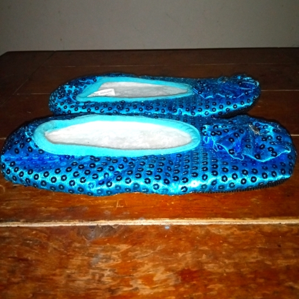 Slippers - Picture 3 of 6